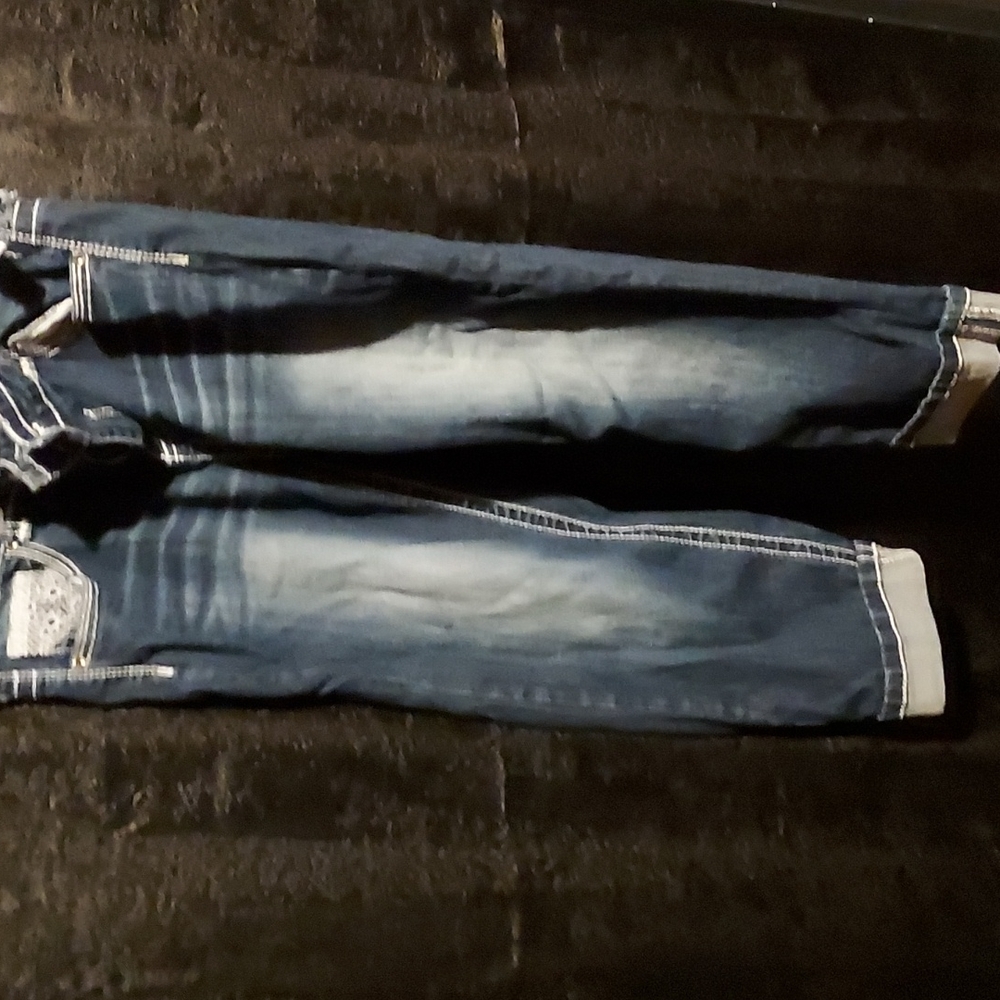 Size 13 Almost famous capris